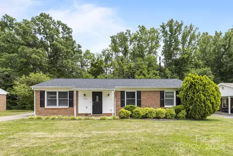 4805 April Dr, Gastonia, NC 28056