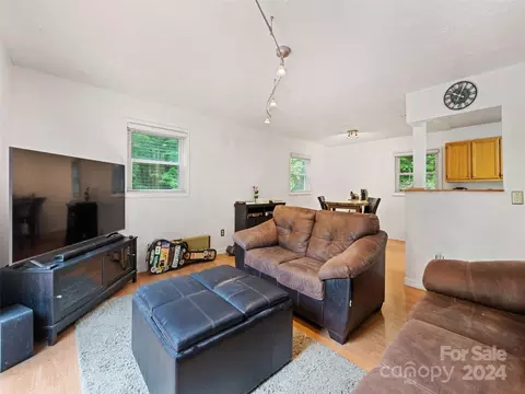 Living - 46 Highland Ter, Clyde, NC 28721 photo 2 of 5