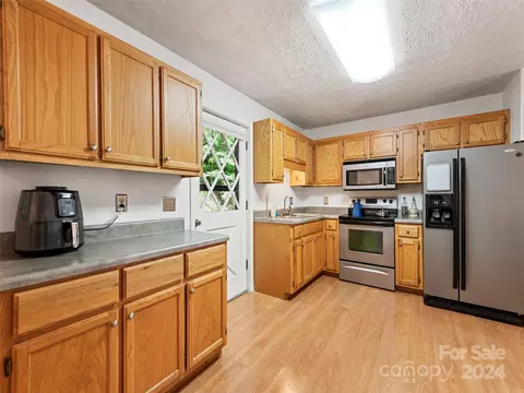 Kitchen - 46 Highland Ter, Clyde, NC 28721 photo 1 of 4