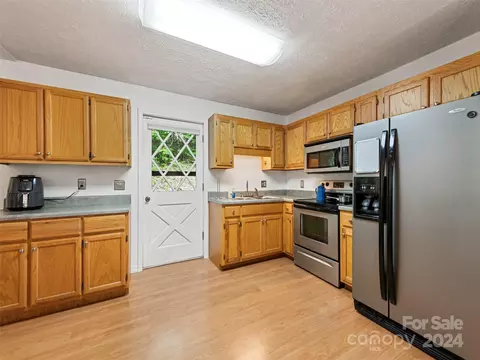 Kitchen - 46 Highland Ter, Clyde, NC 28721 photo 2 of 4