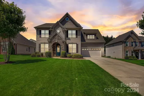 7361 Vanguard Ct, Stanley, NC 28164