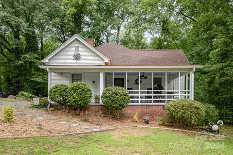 515 Stowe Dr, Lowell, NC 28098