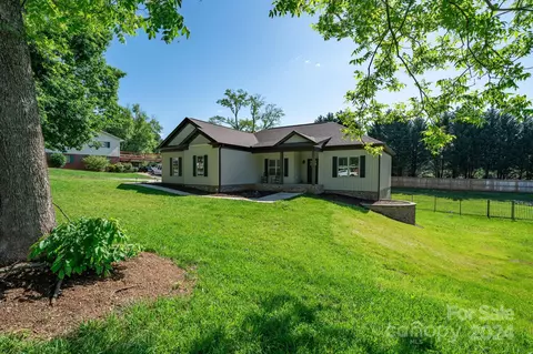390 25th Nw St NW, Hickory, NC 28601