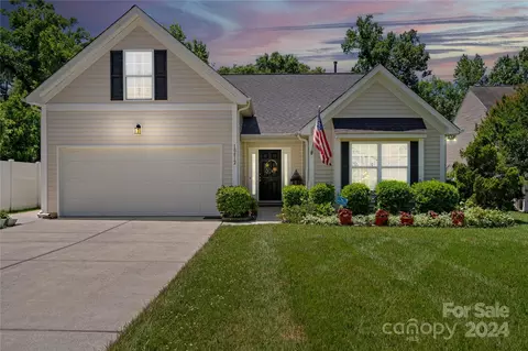 10812 Peddlers Ct, Davidson, NC 28036