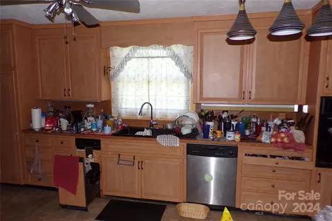 143 Johnson St, Canton, NC 28716 photo 3