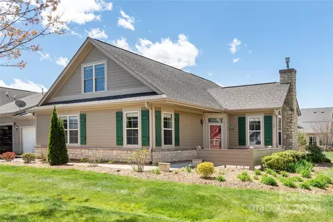 177 Summerfield Pl, Flat Rock, NC 28731