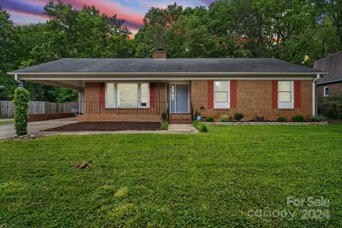 1200 Fox Run Dr, Charlotte, NC 28212