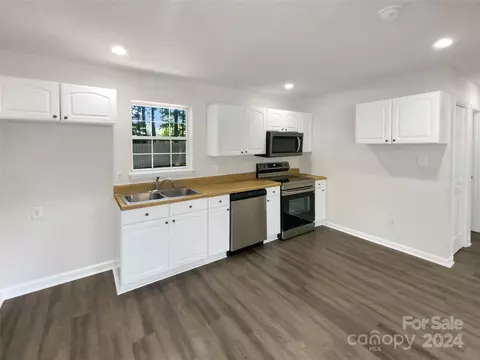 Kitchen - 7789 Red Robin Trl, Denver, NC 28037 photo 1 of 2