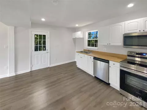 Kitchen - 7789 Red Robin Trl, Denver, NC 28037 photo 2 of 2