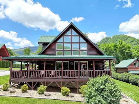 14 Destiny Trl, Maggie Valley, NC 28751