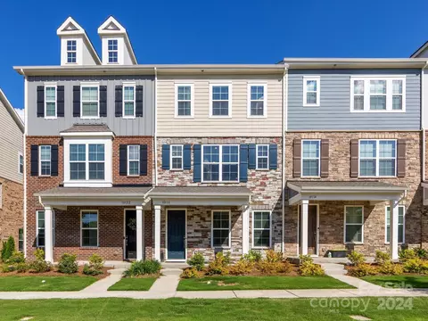 10118 Hemingway Pl, Charlotte, NC 28227