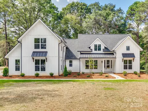 909 Twin Lakes Rd, Rock Hill, SC 29732