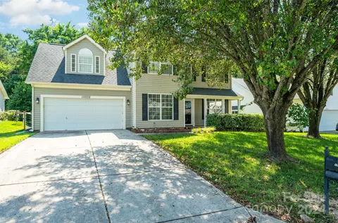 12032 Regent Ridge Ln, Charlotte, NC 28278
