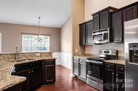 7228 Kenyon Dr, Denver, NC 28037 photo 3