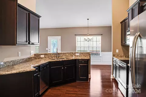 7228 Kenyon Dr, Denver, NC 28037 photo 4