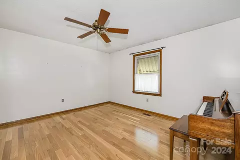 209 Cobblestone Dr, Marion, NC 28752 photo 11
