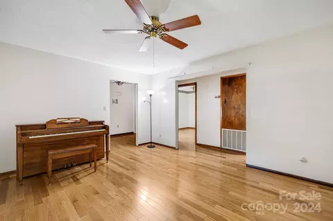 209 Cobblestone Dr, Marion, NC 28752 photo 12
