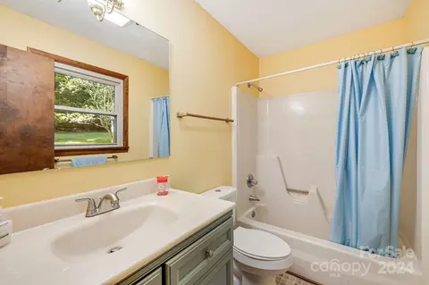 209 Cobblestone Dr, Marion, NC 28752 photo 19