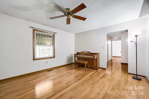 209 Cobblestone Dr, Marion, NC 28752 photo 13