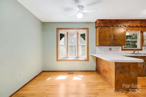 209 Cobblestone Dr, Marion, NC 28752 photo 4