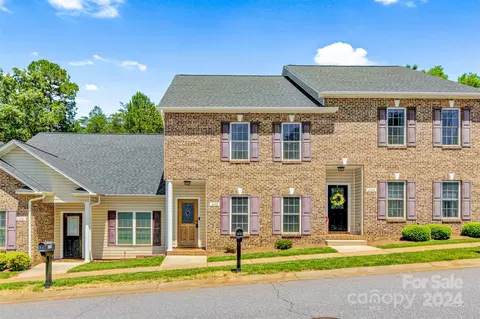4198 Pickering Dr, Hickory, NC 28602