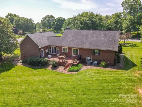 217 9th Ne St NE, Conover, NC 28613 photo 4