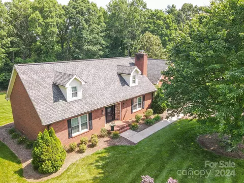 217 9th Ne St NE, Conover, NC 28613 photo 3