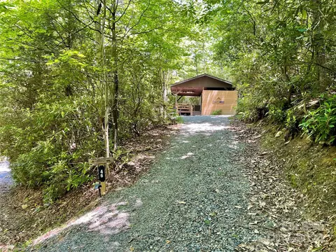 46 Bear Wallow Dr, Spruce Pine, NC 28777 photo 3