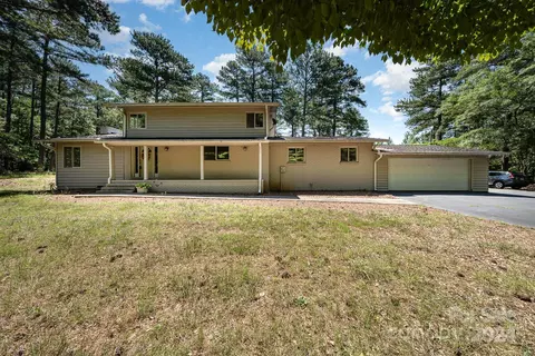 149 Pine Hollow Dr, Dallas, NC 28034