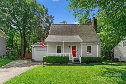 8212 Trail View Dr, Charlotte, NC 28226