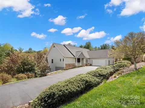 860 Rickel Dr, Hendersonville, NC 28739