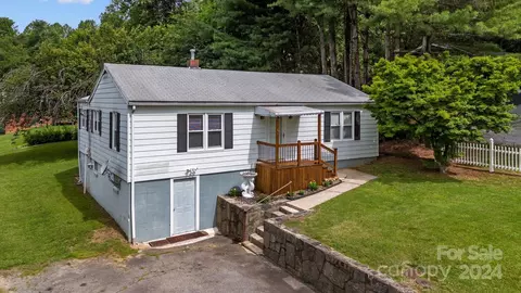 223 Browning Ave, Hendersonville, NC 28791