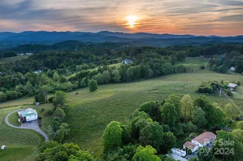 99999 Flint Hill Rd, Alexander, NC 28701