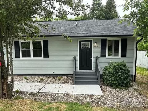 209 Rhyne St, Stanley, NC 28164