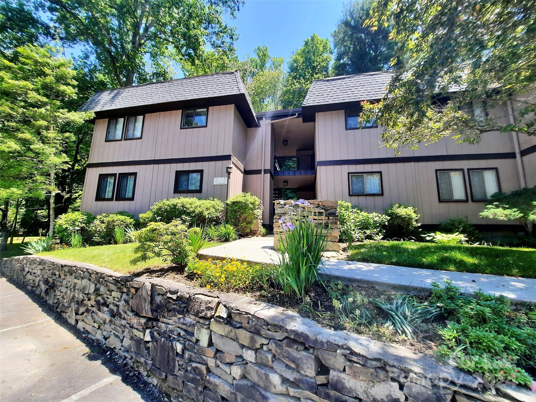 27 Lake I1 Dr Unit I1  