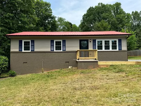 1002 Rockhouse Rd, Marion, NC 28752