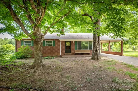 3096 Hosta Ln, Lenoir, NC 28645