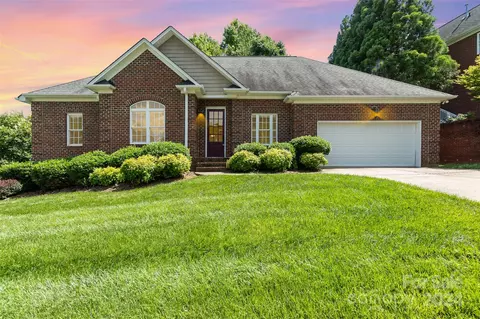 5411 Old Course Dr, Cramerton, NC 28032