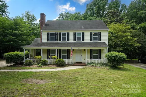 5129 Macandrew Dr, Charlotte, NC 28226