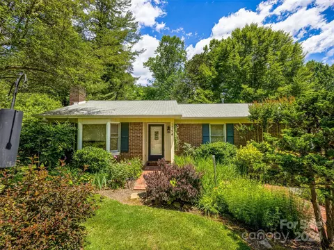 179 Surry Ln, Hendersonville, NC 28791