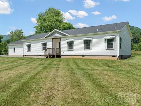 1629 Lake Logan Rd, Canton, NC 28716