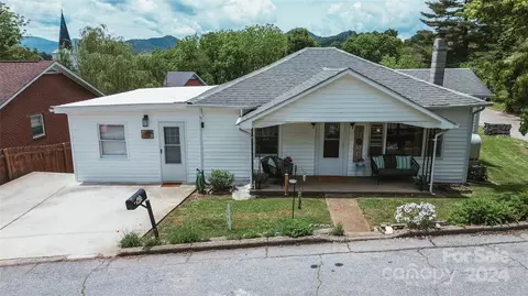 52 Winfield St, Canton, NC 28716