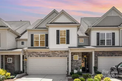 5933 Carrollton Ln, Charlotte, NC 28210