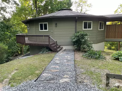 212 Nesbitt Chapel Rd, Fairview, NC 28730
