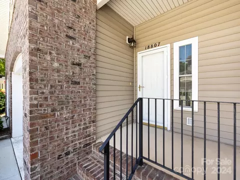 18807 Cloverstone Cir, Cornelius, NC 28031 photo 3