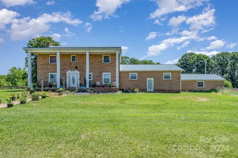 654 Whites Farm Rd, Statesville, NC 28625