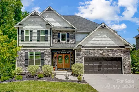 2813 S Point Rd, Belmont, NC 28012