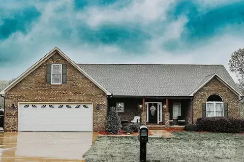 1285 Broomsage Ln, Lincolnton, NC 28092