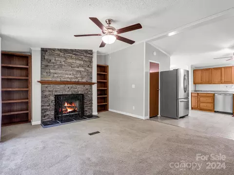 118 Winter Star Dr, Hendersonville, NC 28739