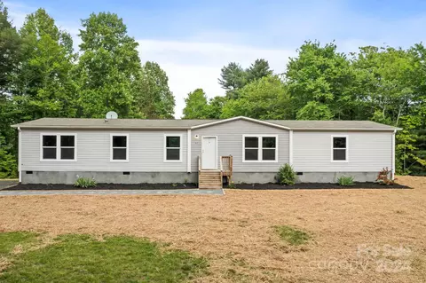 80 Kira Ln, Hendersonville, NC 28739